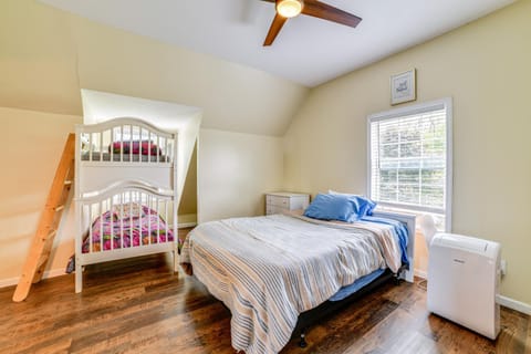 Beachside Living! Family Retreat on Oneida Lake House in Oneida Lake