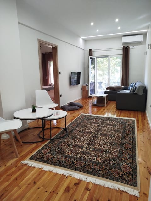 TV and multimedia, Living room, Seating area, air conditioner