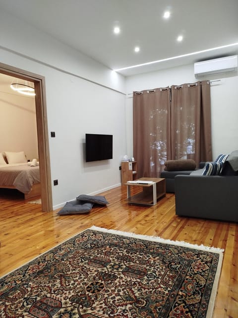 TV and multimedia, Living room, Seating area, air conditioner