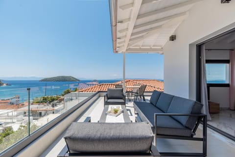Natural landscape, View (from property/room), Balcony/Terrace, Living room, Sea view