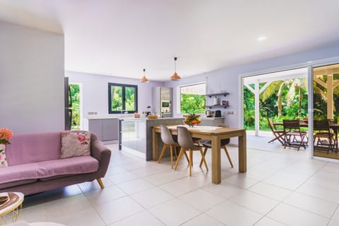 Kitchen or kitchenette, Living room, Dining area