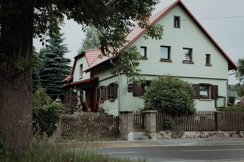 Property building, Neighbourhood