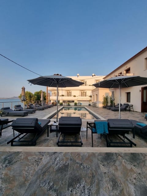Natural landscape, View (from property/room), Balcony/Terrace, Pool view, Swimming pool, sunbed