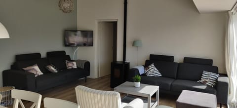 TV and multimedia, Seating area