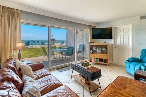 TV and multimedia, Living room, Seating area, Sea view