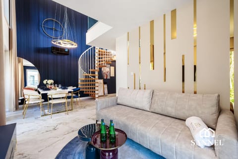 Living room, Decorative detail, Seating area, Dining area, On site