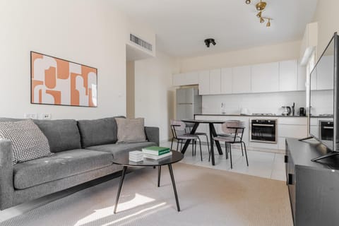 Seating area, Dining area, dishwasher, oven, stove