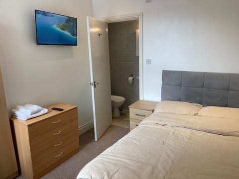 TV and multimedia, Bedroom, towels