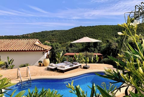 Day, Natural landscape, Garden, Balcony/Terrace, Garden view, Mountain view, Pool view, Swimming pool, sunbed