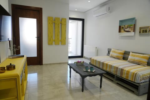 Balcony/Terrace, Living room, Photo of the whole room, Seating area, air conditioner