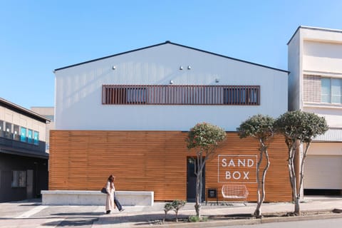Property building, Day