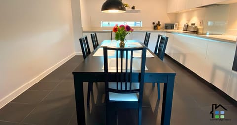 Apartment at Addenbrooke hospital and Bio Campus - Free Private parking Apartment in Cambridge