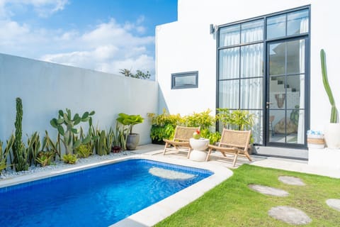 Property building, Garden, Swimming pool