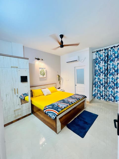 Bed, TV and multimedia, Photo of the whole room, Bedroom, air conditioner