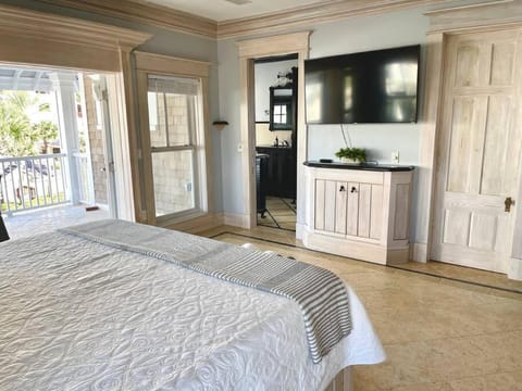 Bed, TV and multimedia, Bedroom