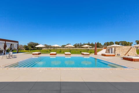 Swimming pool, sunbed