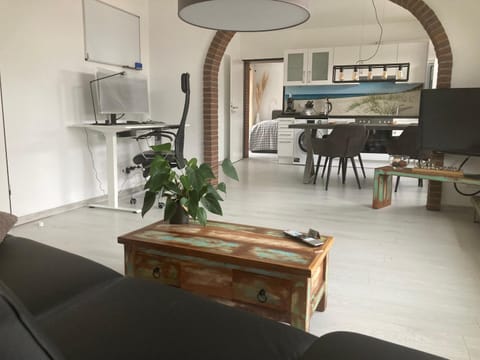 Kitchen or kitchenette, Living room, Seating area, Dining area