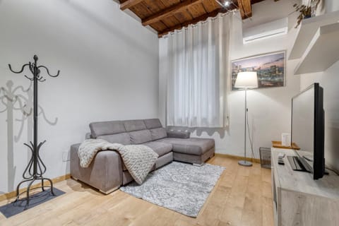 Communal lounge/ TV room, TV and multimedia, Living room, Seating area, Evening entertainment, air conditioner