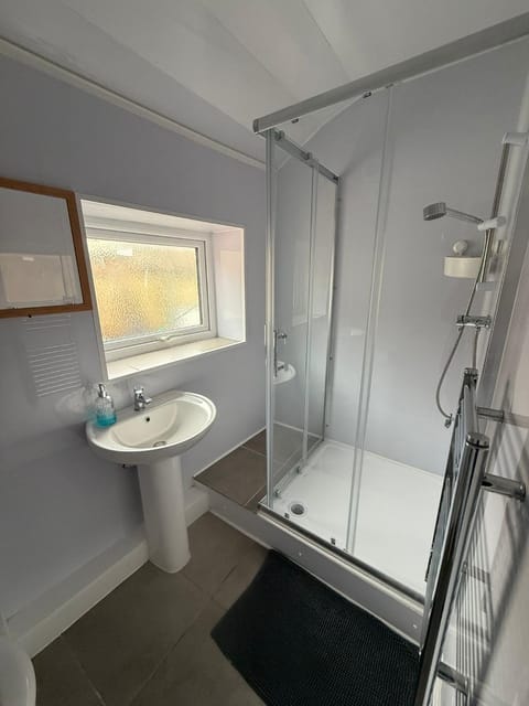 Suli House-Families and Couples only- 3 minutes' walk to the seafront Apartment in Blackpool