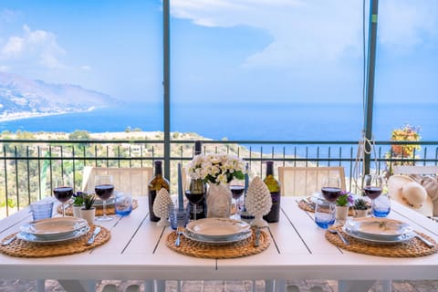 Day, Natural landscape, Balcony/Terrace, Dining area, Sea view