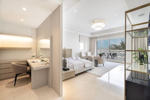 JuliusHomes - 5BR Villa with Pool in Palm Jumeirah Villa in Dubai