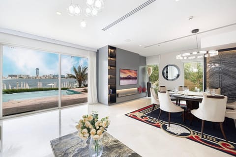 JuliusHomes - 5BR Villa with Pool in Palm Jumeirah Villa in Dubai