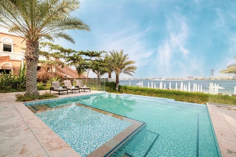 JuliusHomes - 5BR Villa with Pool in Palm Jumeirah Villa in Dubai