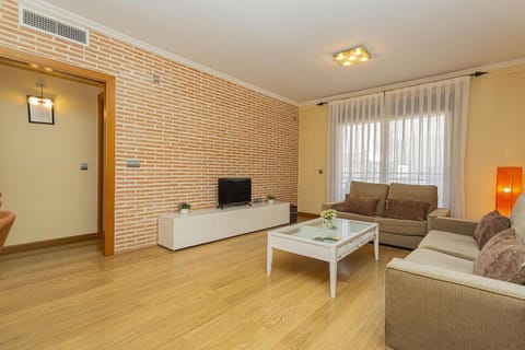 Communal lounge/ TV room, TV and multimedia, Living room, Seating area