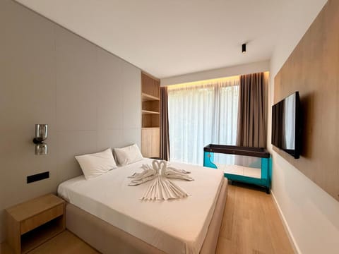 Bed, Bedroom, towels