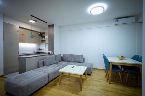 Kitchen or kitchenette, Living room, Dining area, oven