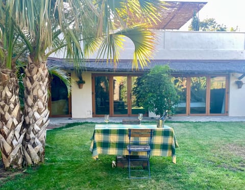 Property building, Garden, Dining area
