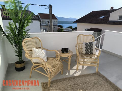 Natural landscape, View (from property/room), Balcony/Terrace, Seating area, Sea view