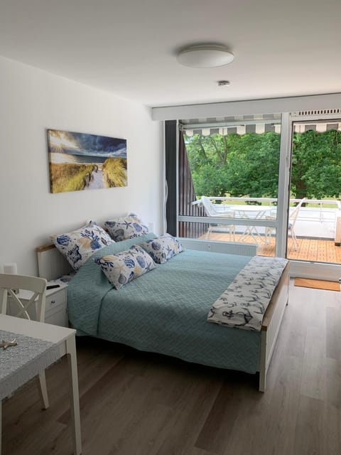 Bed, Balcony/Terrace, Photo of the whole room, Bedroom
