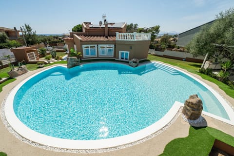 Property building, Swimming pool