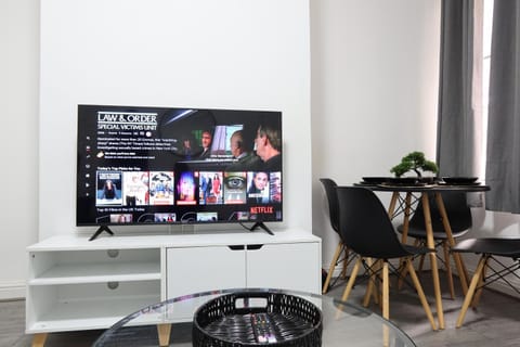 TV and multimedia, Living room, Dining area