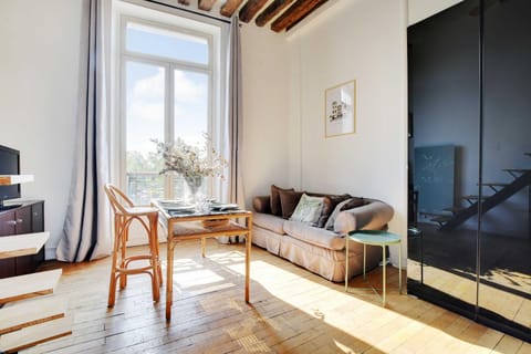 TV and multimedia, Living room, Dining area