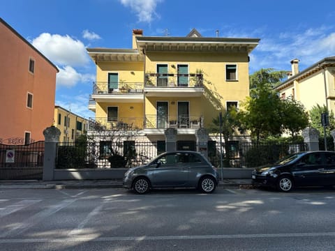 Property building, Day, Neighbourhood