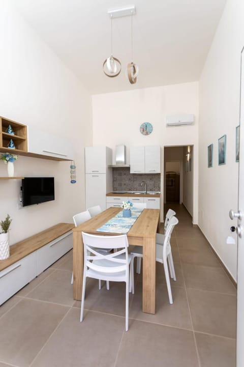TV and multimedia, Kitchen or kitchenette, Dining area