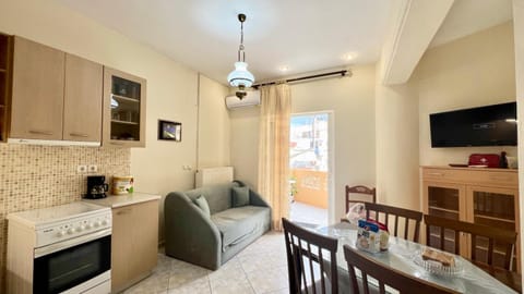 Communal lounge/ TV room, TV and multimedia, Kitchen or kitchenette, Living room, Seating area, Dining area, Evening entertainment