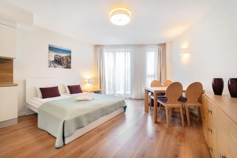 Bed, Living room