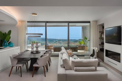 Communal lounge/ TV room, TV and multimedia, View (from property/room), Living room, Sea view