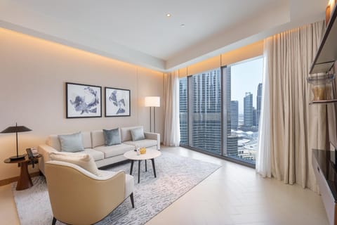 Photo of the whole room, Seating area, City view