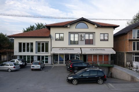 Property building, Neighbourhood, Location, Parking