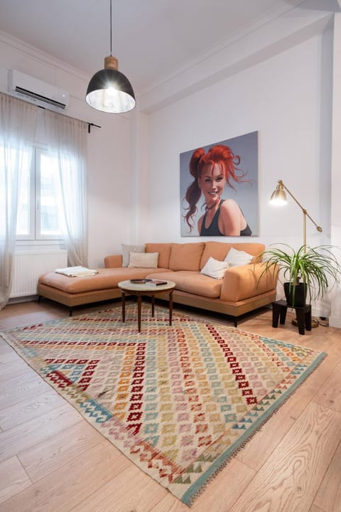 Communal lounge/ TV room, Living room, Seating area, air conditioner