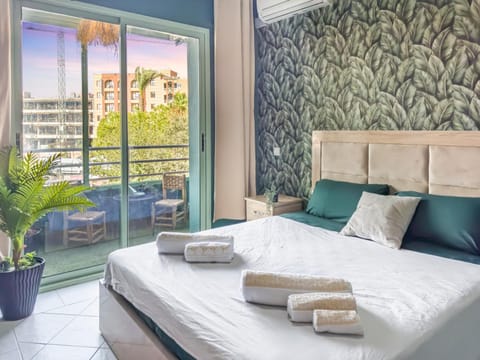 Patio, Balcony/Terrace, Bedroom, locker, towels, air conditioner