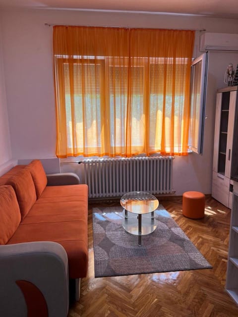 Living room, Seating area, internet