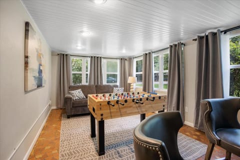 The Canopy on 10th - Game Room , Pets , Pergola House in Gainesville