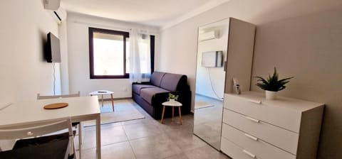 Living room, Seating area, air conditioner