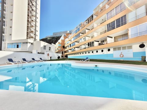 Property building, Swimming pool, sunbed