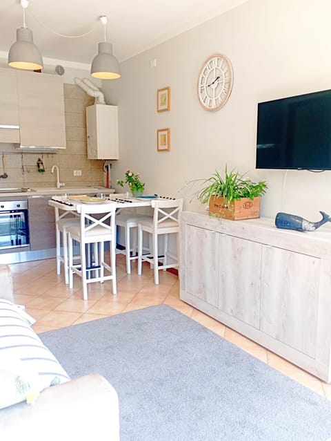 TV and multimedia, Kitchen or kitchenette, Living room, Seating area, Dining area, Evening entertainment